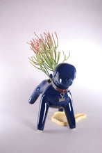 Cargar imagen en el visor de la galería, Anselmo & The plant® Ceramic Pot "Cobalt Flirt"